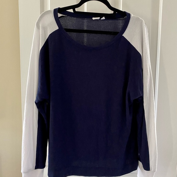 Super Soft! Sweater: Gap Women’s Size L Machine Washable - Picture 8 of 10
